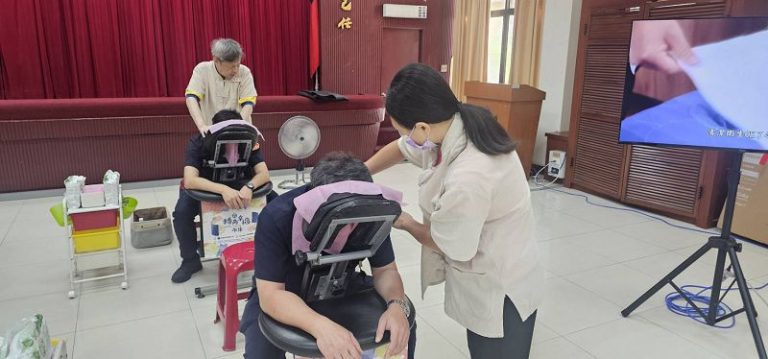 高雄辦視障按摩 暖心紓壓迎警察節