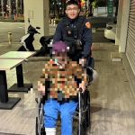 深夜輪椅上路欲牽車 警暖勸：車不急人要緊