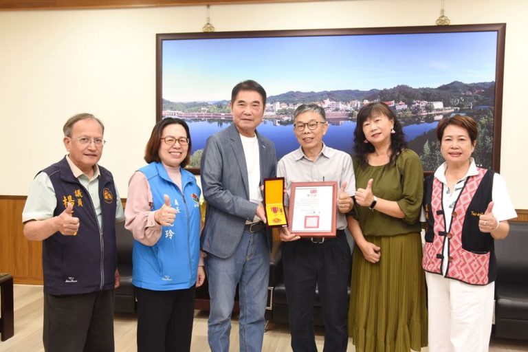 深耕原鄉 黃松光獲頒三等專業獎章
