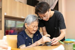 永信心佳陪失智長者找回與社會連結的路　母親節滿滿的溫馨