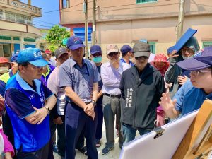 王耀裕勘督林園道路及排水建設進度