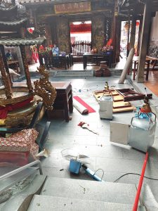 男大鬧萬和宮毀損物品當場遭制伏