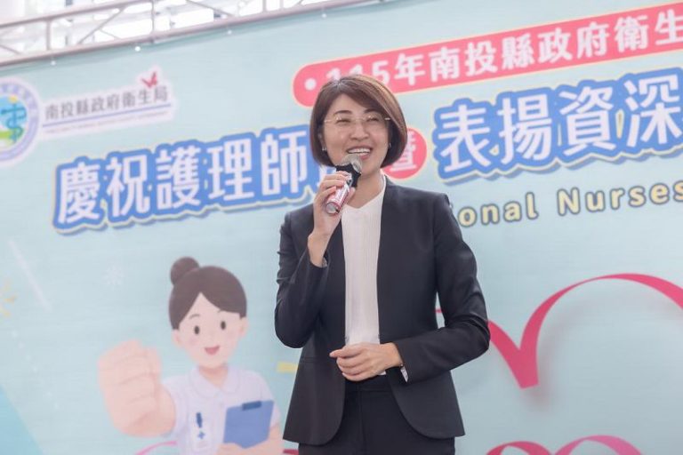 白衣天使齊聚半山夢工廠歡慶護師節 南投縣府表揚資深護理人員