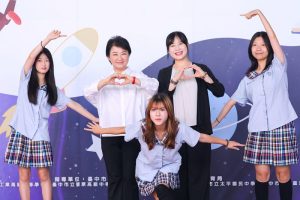 盧秀燕勉勵畢業生 帶著三顆心勇敢迎向下一段旅程
