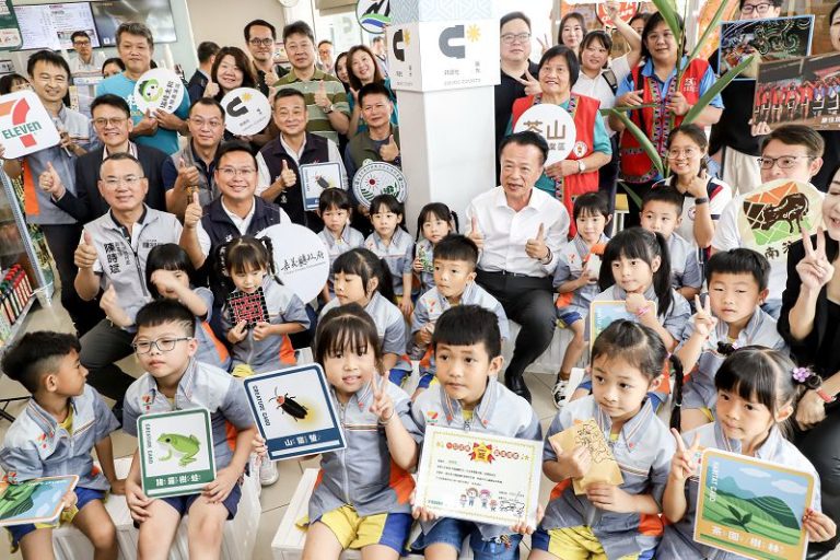 翁章梁與學童共讀繪本 邀民眾走入嘉義縣休閒農業區