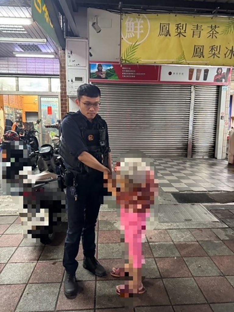 老婦迷途堅持自己走回家 暖警陪走護平安