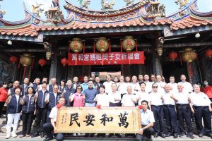 萬和宮媽祖契子女祈福法會 盧秀燕贈匾