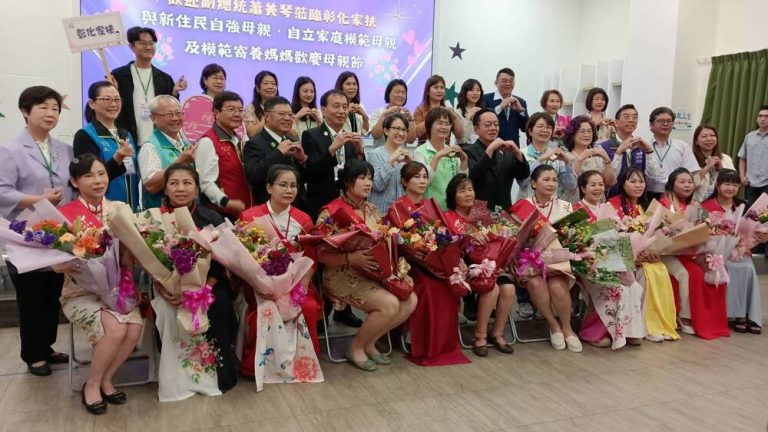 蕭美琴到彰化 向媽媽們賀節