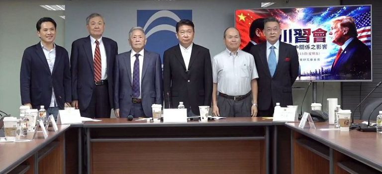 藍智庫：44.3%民眾認應與美中等距 41%對美不信任