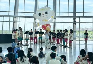 蚵寮國中口琴隊故宮南院快閃演出