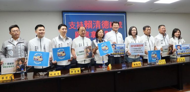 謝龍介早已提出0到15歲補助政策 率台南藍軍感謝賴總統拿香對拜