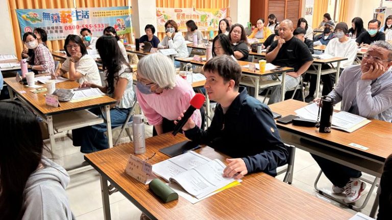 跟著媽媽用母語助人 新住民母女相偕參加勞工局通譯培訓