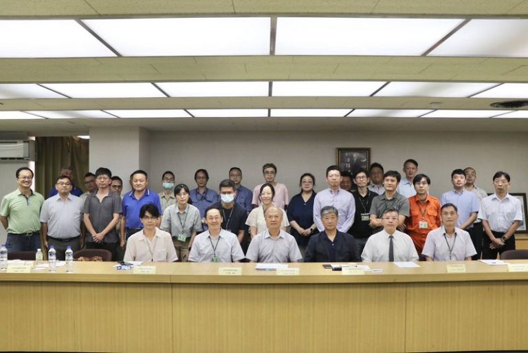 基隆關走動式通關服務宣導團 面對面解惑