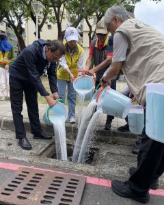 高市府宣導洗衣粉泡製一桶水防病媒蚊