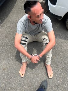鳳山警機警追緝可疑男 查獲通緝犯與毒品