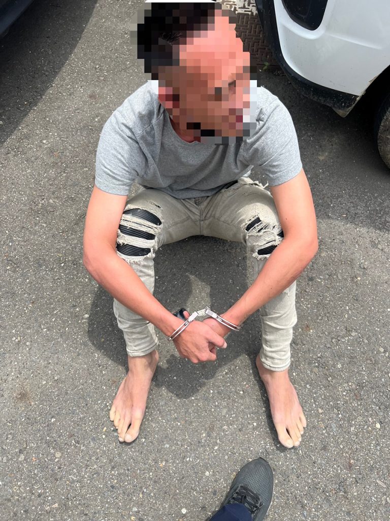 鳳山警機警追緝可疑男 查獲通緝犯與毒品