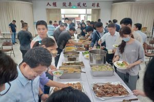 警察媽媽光榮退休 溫馨餐會依依不捨