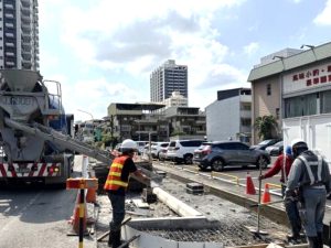 苓雅憲政路人行道工程 啟動