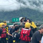 南投烏溪暴漲3人受困 消防國道上垂降救人