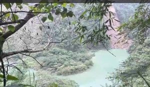 竹山加走寮溪堰塞湖架監視器監控水位