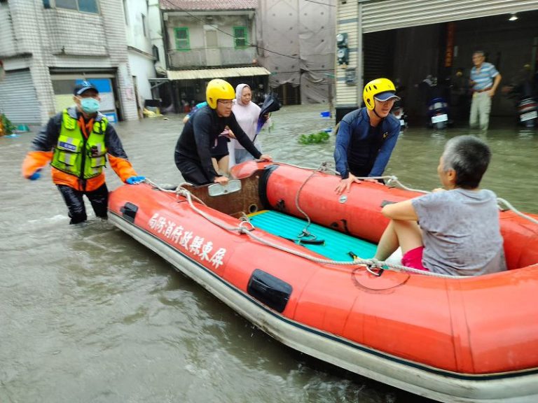 屏東縣府全面動員應對豪雨災情
