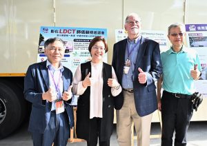 台灣首部三合一LDCT行動篩檢車 彰化亮相