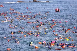 外木山海上長泳登場 303隊2200名泳者參與
