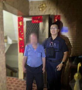 老翁深夜獨騎徘徊街頭 頭家警細心查證助返家
