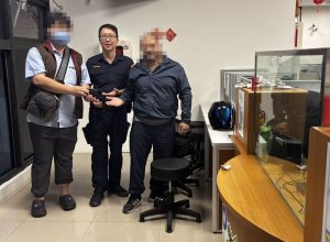墨西哥工程師拾金不昧 六寶警迅速聯繫失主