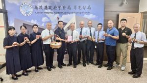 粽情義深傳祝福 草屯慈濟端午前慰問警消
