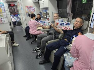 不畏雨神同行！高雄市警局慶祝 115 年警察節 挽袖捐血傳愛