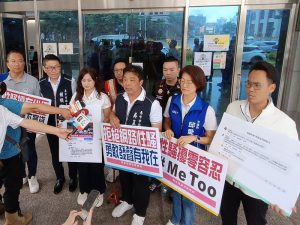 中市議員黃佳恬臉書遭人性騷擾 五位議員陪同向警局報案