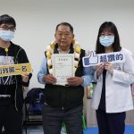 中風患者小學肄業渴望畢業 復健後治療師助圓夢
