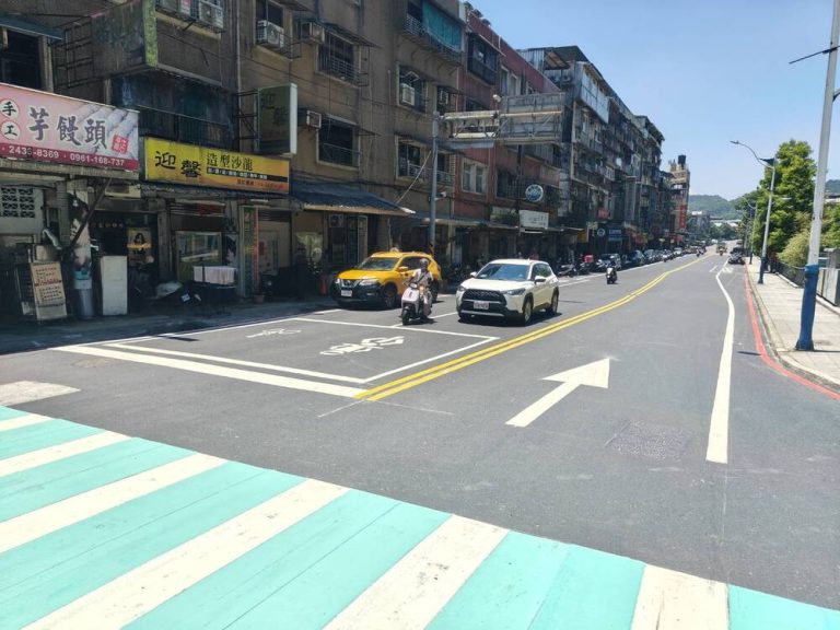 中山區復興路刨鋪翻新 增設左轉車道
