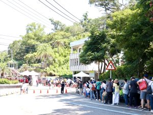 大甲鐵砧山劍井午時水 逾千人朝聖取水
