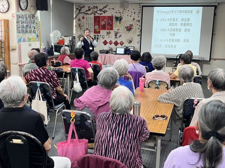 嘉榮深入社區據點 教長輩聰明吃堅果