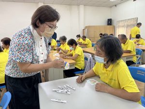 大甲區農會創意立蛋迎端午 長者歡樂學習