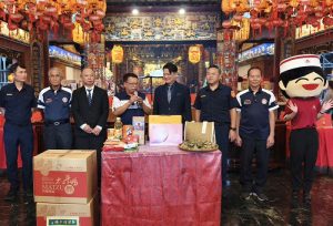 太平媽慈悲送暖又挺警 福興宮攜手福華關懷弱勢獎勵績優員警