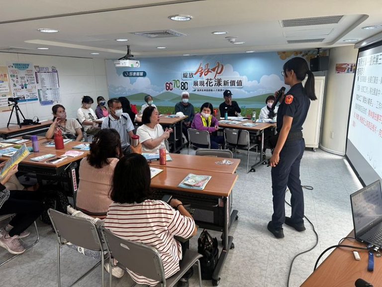 守護銀髮族荷包 福德警前進人才中心傳授防詐撇步