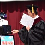 居仁國中畢業典禮校長與機器人聯合致詞