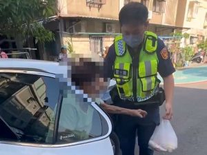 市場買菜迷失方向 鼎金警護送老婦返家