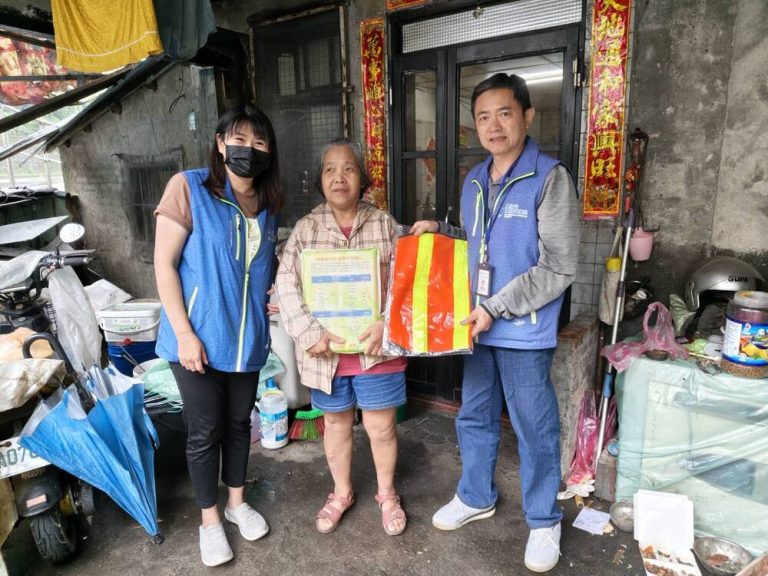 環保局贈好米 關懷資收個體業者