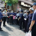 志工清空囤積屋 助失聰癱瘓婦重獲新生