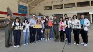挺國防最強後盾！高雄市議會赴台中清泉崗勞軍