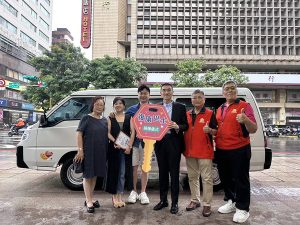 珈盛國際公司捐基市府復康巴士