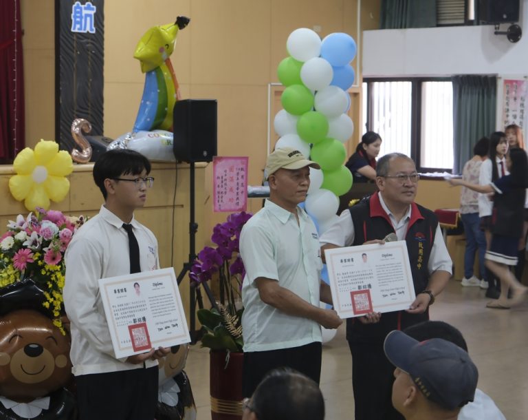 致用高中畢業典禮 溫馨感人