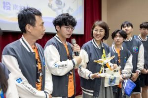 南投縣科技教育成果耀眼國際 許淑華表揚冠軍團隊