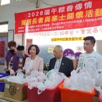 端午連假訪視關懷據點 立委何欣純親送餐點給寒士與弱勢朋友