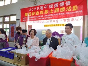 端午連假訪視關懷據點 立委何欣純親送餐點給寒士與弱勢朋友