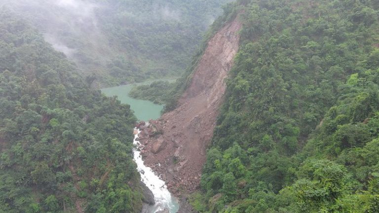 加走寮溪邊坡崩塌 竹山新堰塞湖積水10萬噸
